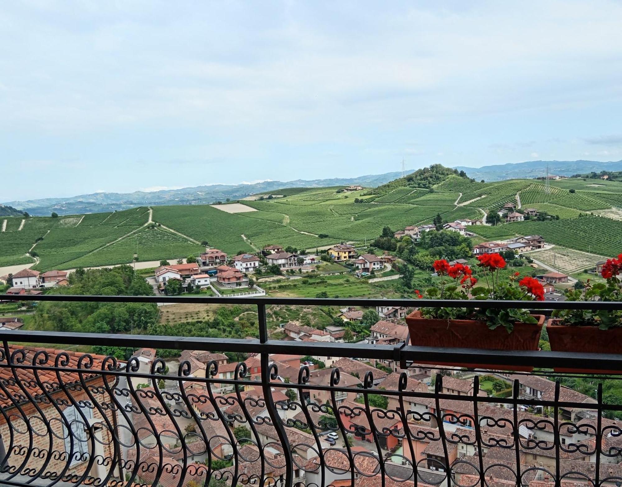 Teresa Al Belvedere Rooms&Holidayapartments Camere&Appartamenti Castellinaldo Екстериор снимка